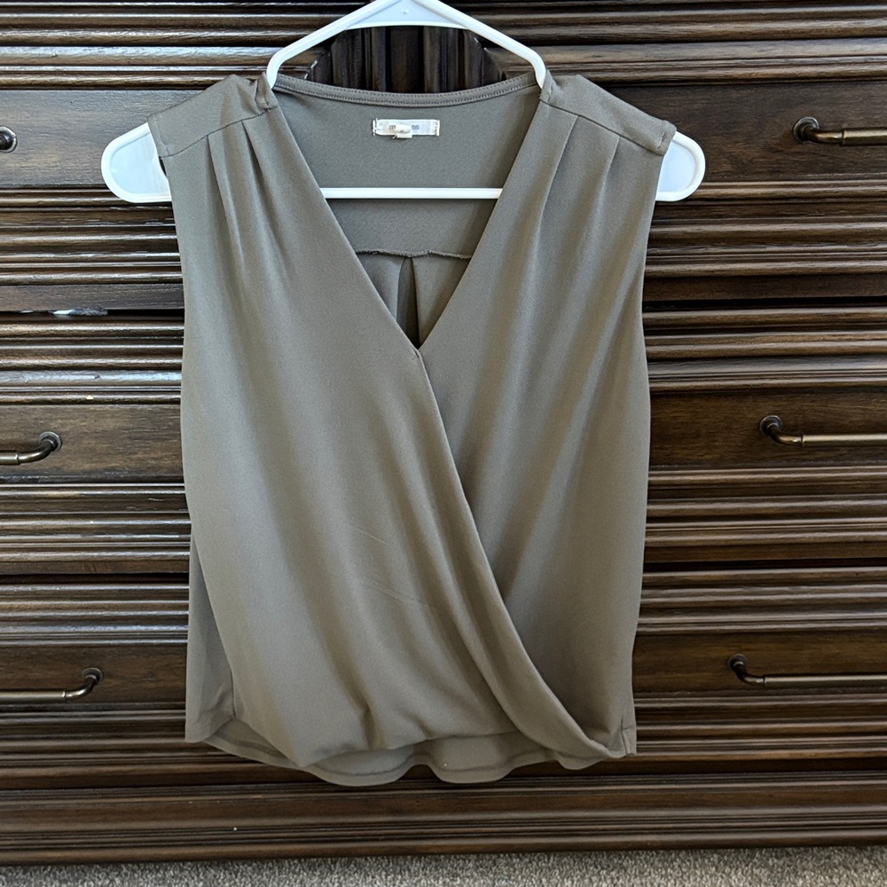 Maurices Women's Taupe Sleeveless Blouse